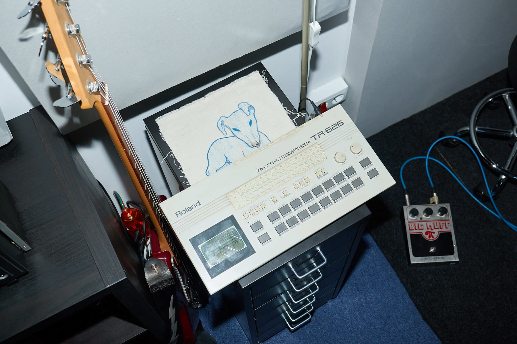Caja de ritmos Roland TR-626 y pedal Big Muff